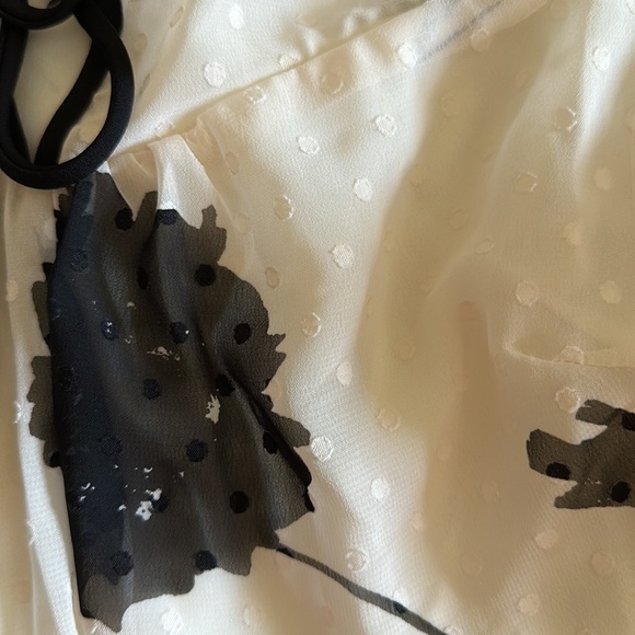 NWOT! Monteau Los Angeles Cream and Black Floral Blouse - Picture 5 of 5